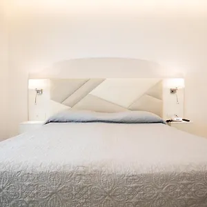 https://le-rocce-hotel.hotels-amalfi.com